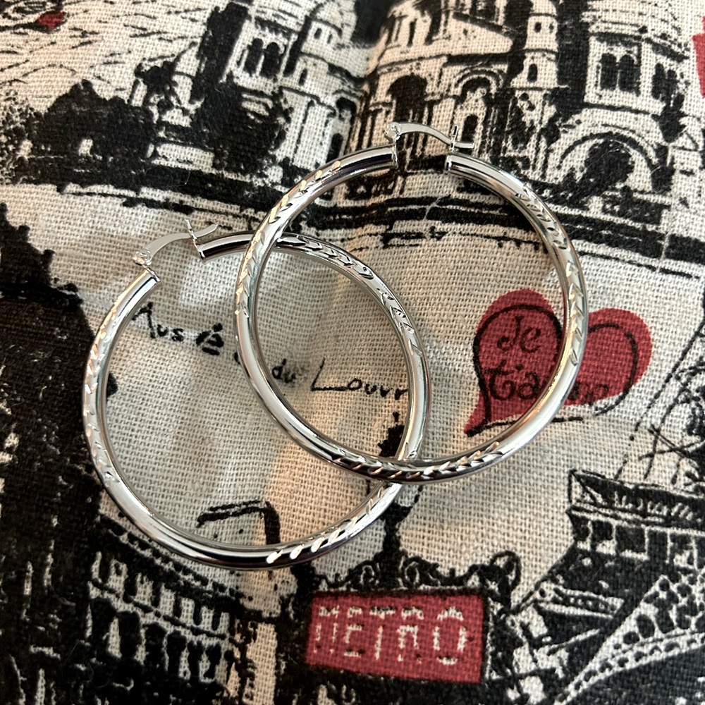 Silver hoop Earrings medium size